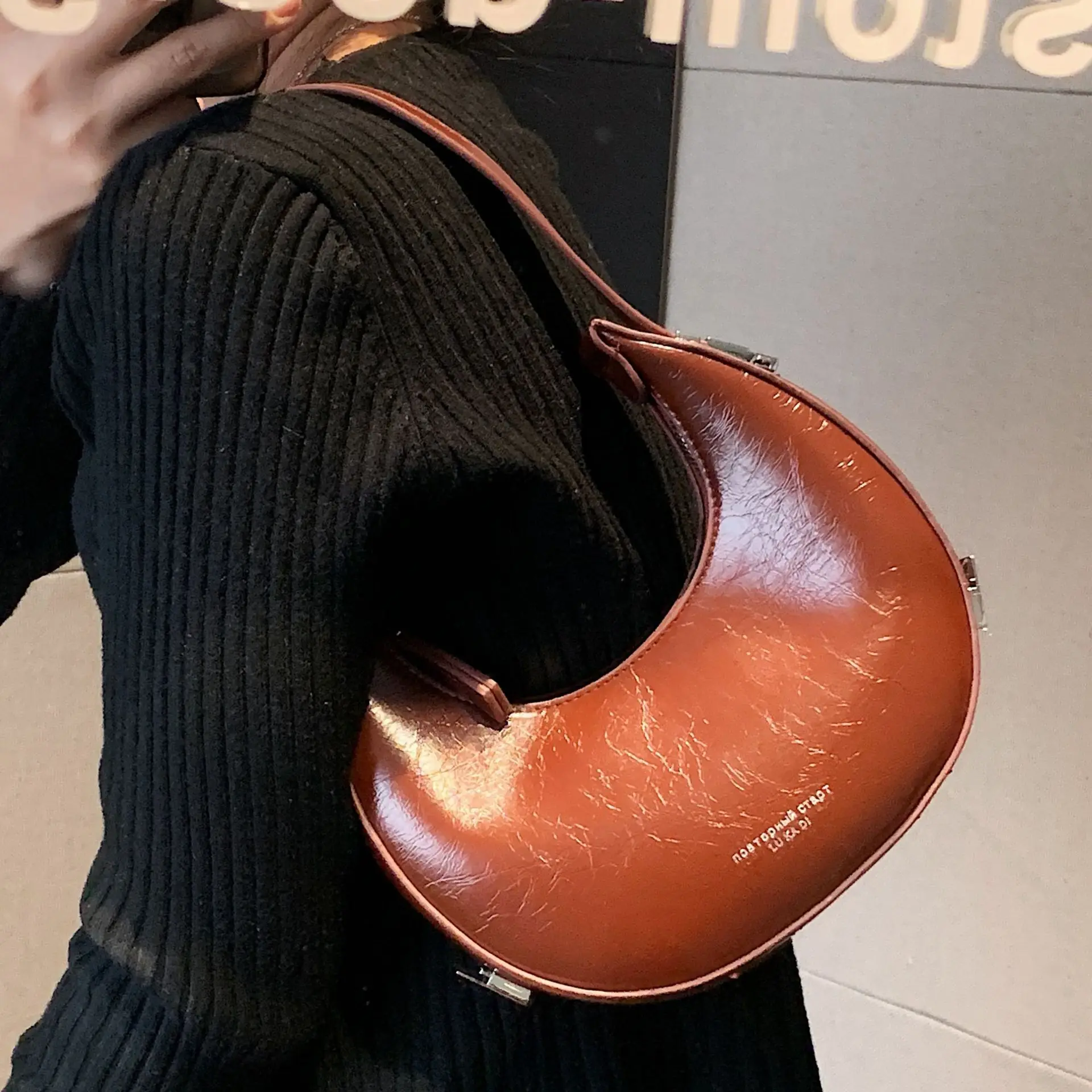 

Модные сумки на плечо для женщин 2024, повседневные сумки для женщин, сумка из лакированной кожи с полумесяцем, однотонная простая дамская сумочка