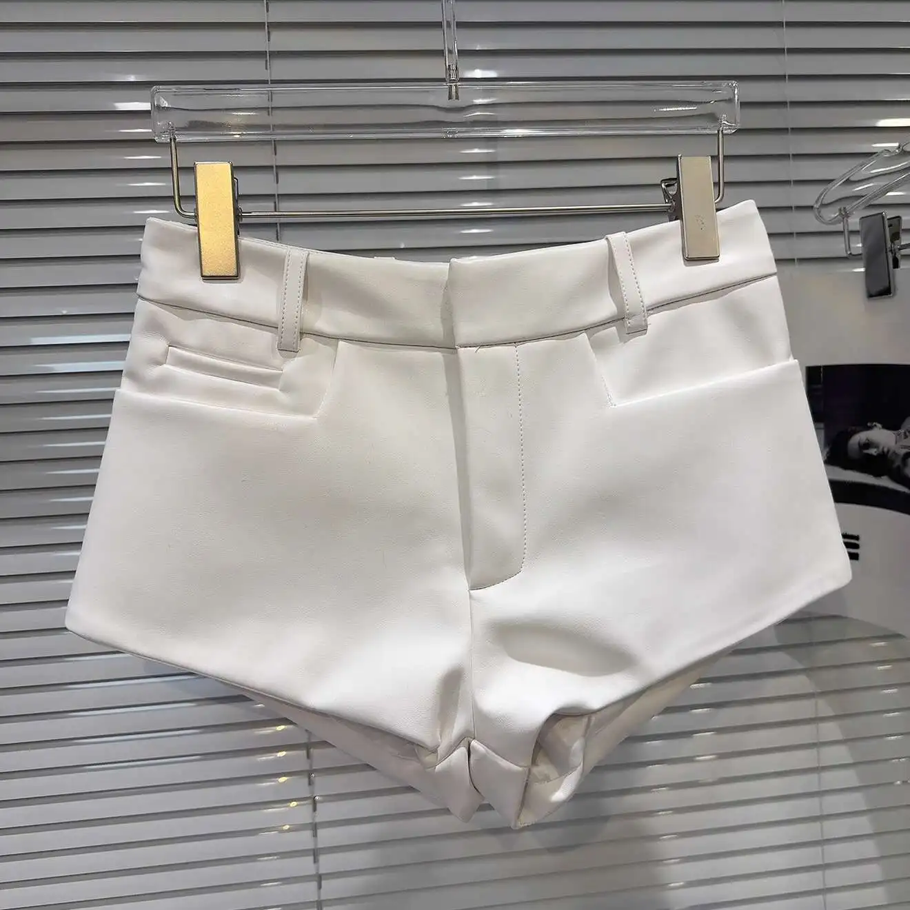 DEAT 2026 Spring New Items PU Leather Solid Color High Waist Shorts For Women Temperament Short Pants Female Fashion 11A02227