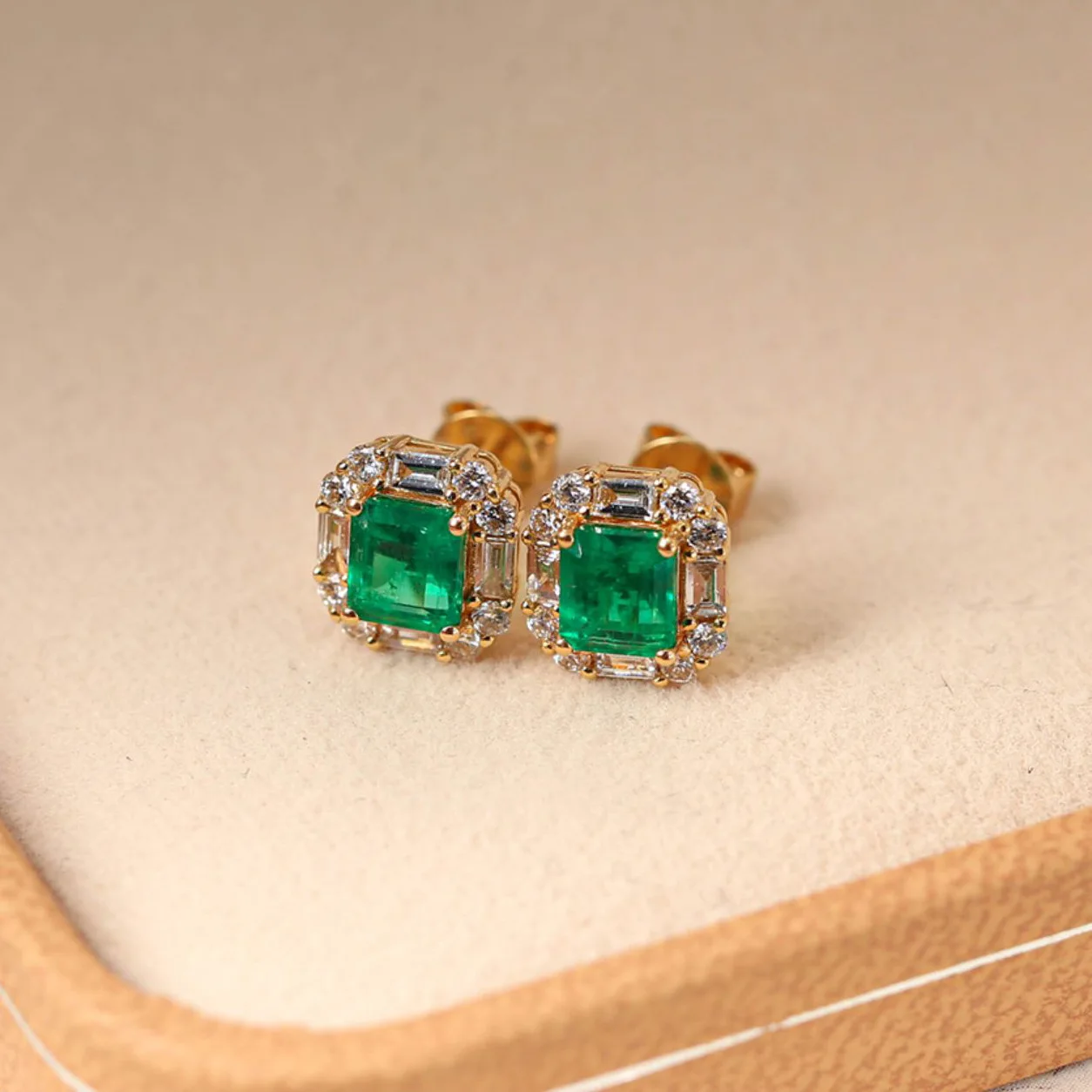 

Серьга-гвоздик из серебра 925 пробы с желтым золотом, 5 А