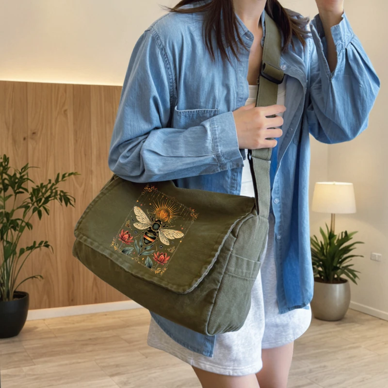 Vintage Women's Shoulder Bag Canvas Bee Print Large Capacity Crossbody Bag for Daily Use Messenger Bag