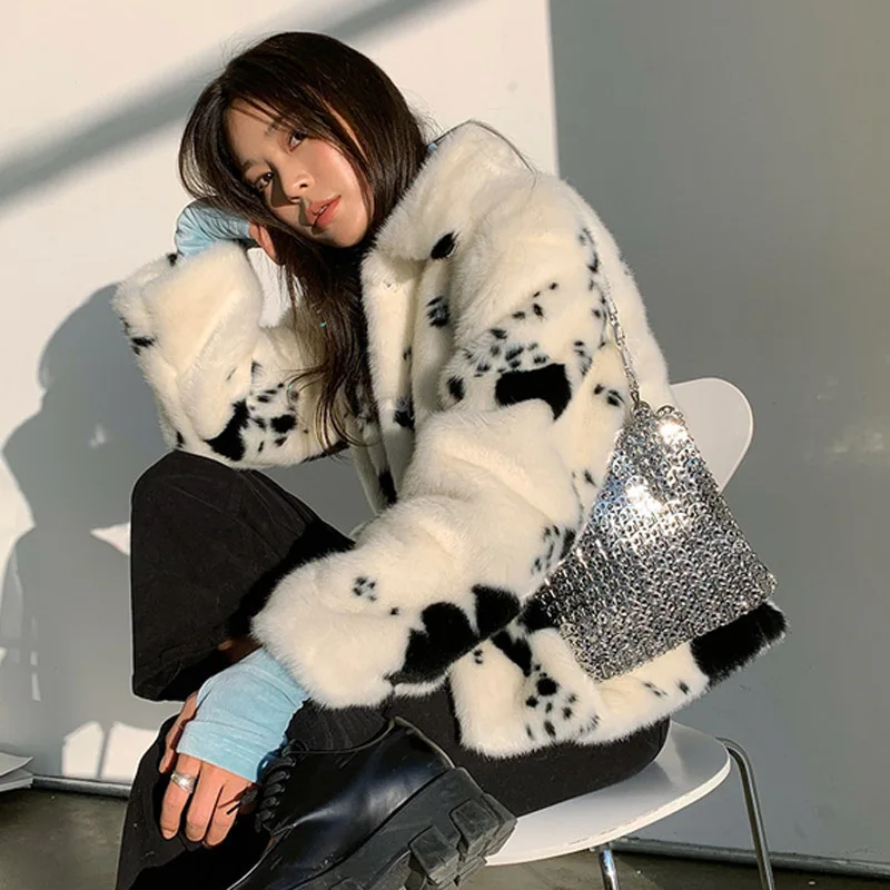 

Korean small cow pattern imitation mink fur coat female short thick black and white spotted plush coat