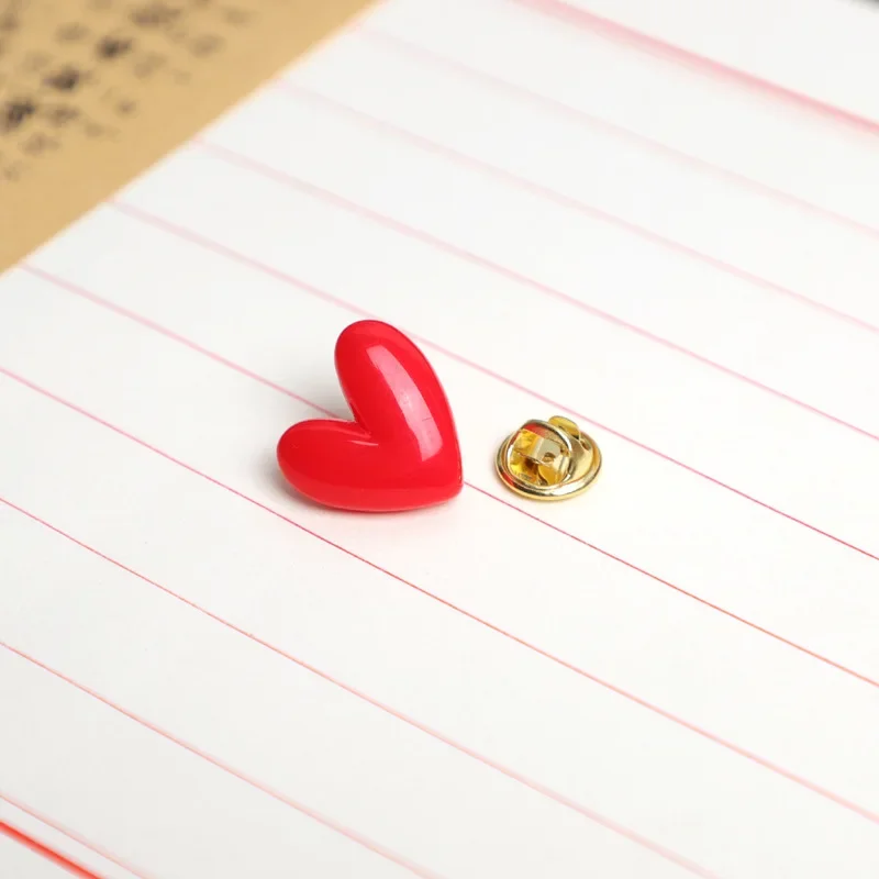 Heart Shape Brooch Cute Red Heart Brooches Romantic Love Heart Resin Pins Mini Decorative Pins Lovers' Gift Clothes Bag Accessories