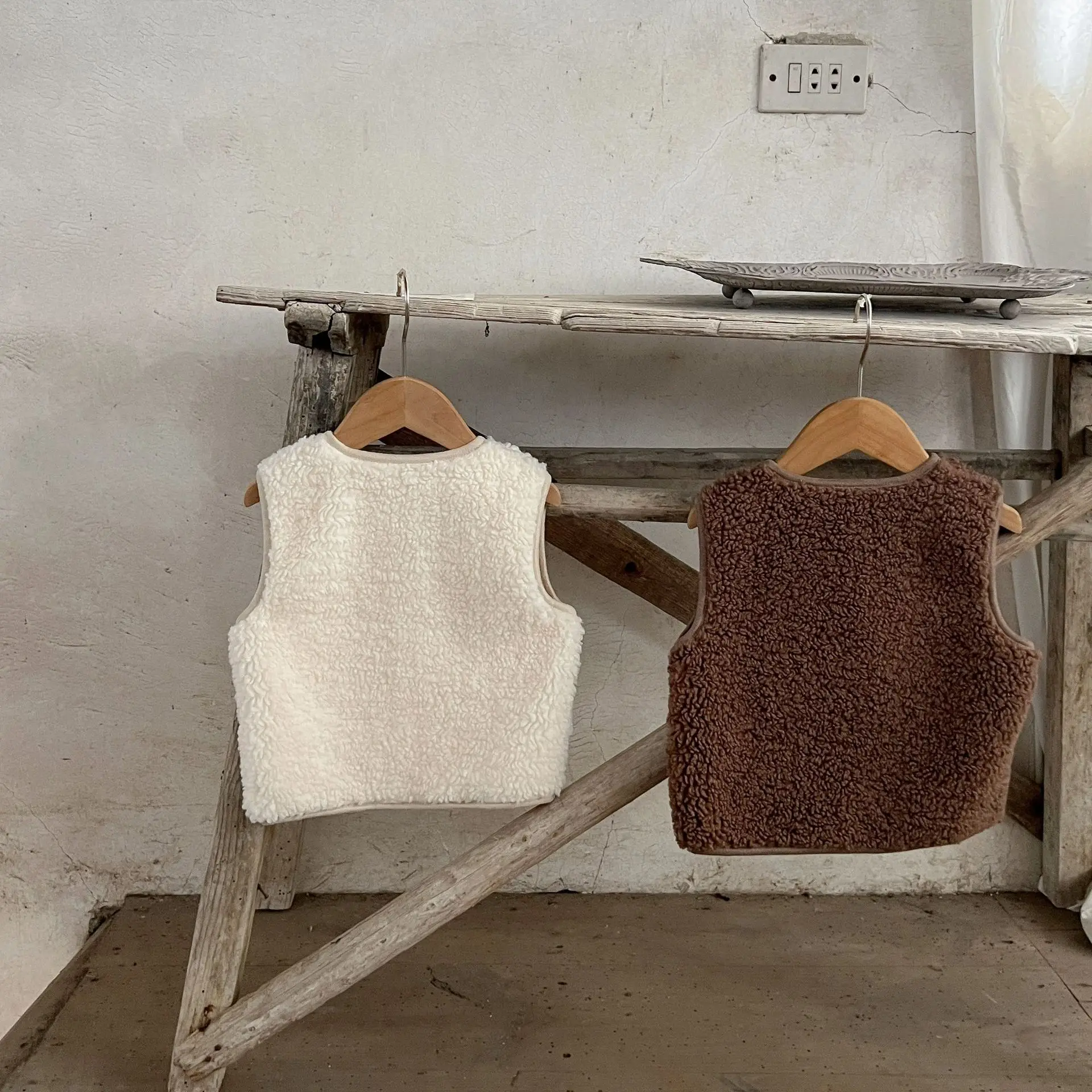 Description Picture 5 of item2025 New Baby European and American Vest Autumn and Winter Baby Cardigan Vest Baby Sleeveless Vest Coat