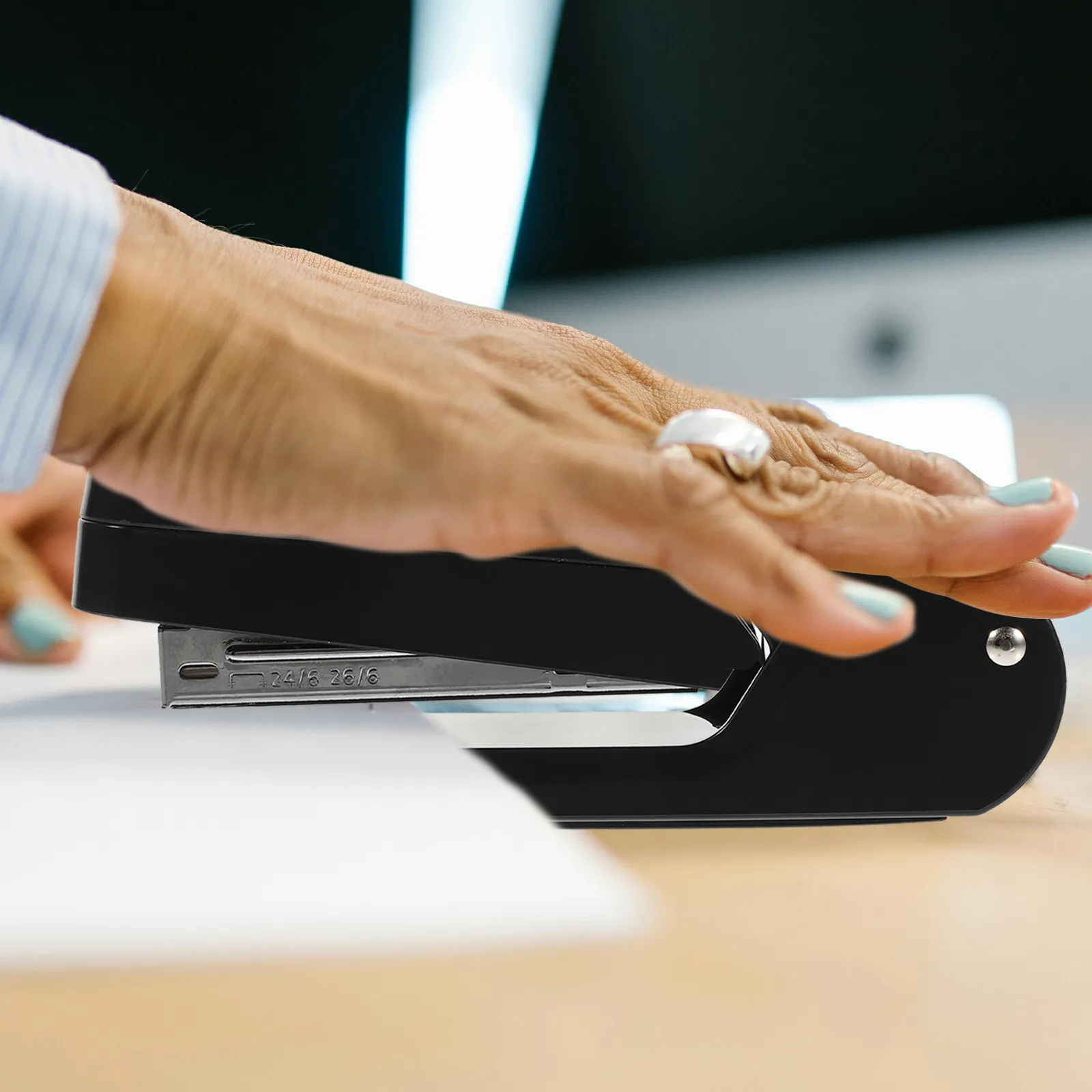 회전식 스프링 스테이플러 높은 내구성 휴대용 소형 사무용 종이 제본 도구 다용도 편리한 데스크탑 스테이플러