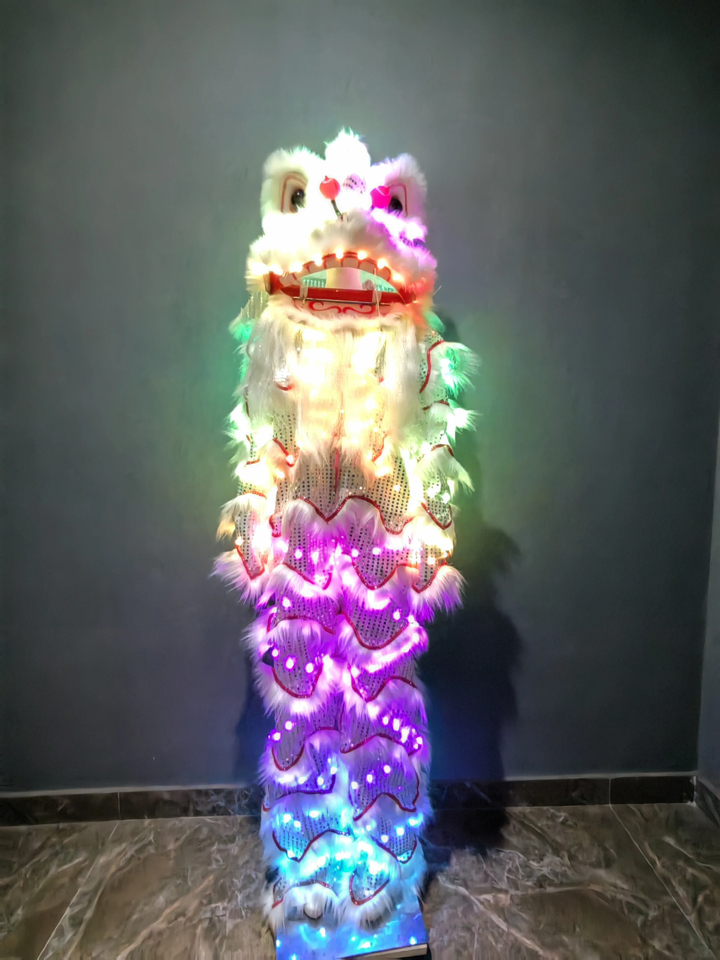 

Оригинальный светящийся в темноте аксессуар для танцев со львом для бара ресторана светящийся танцевальный аксессуар со львом