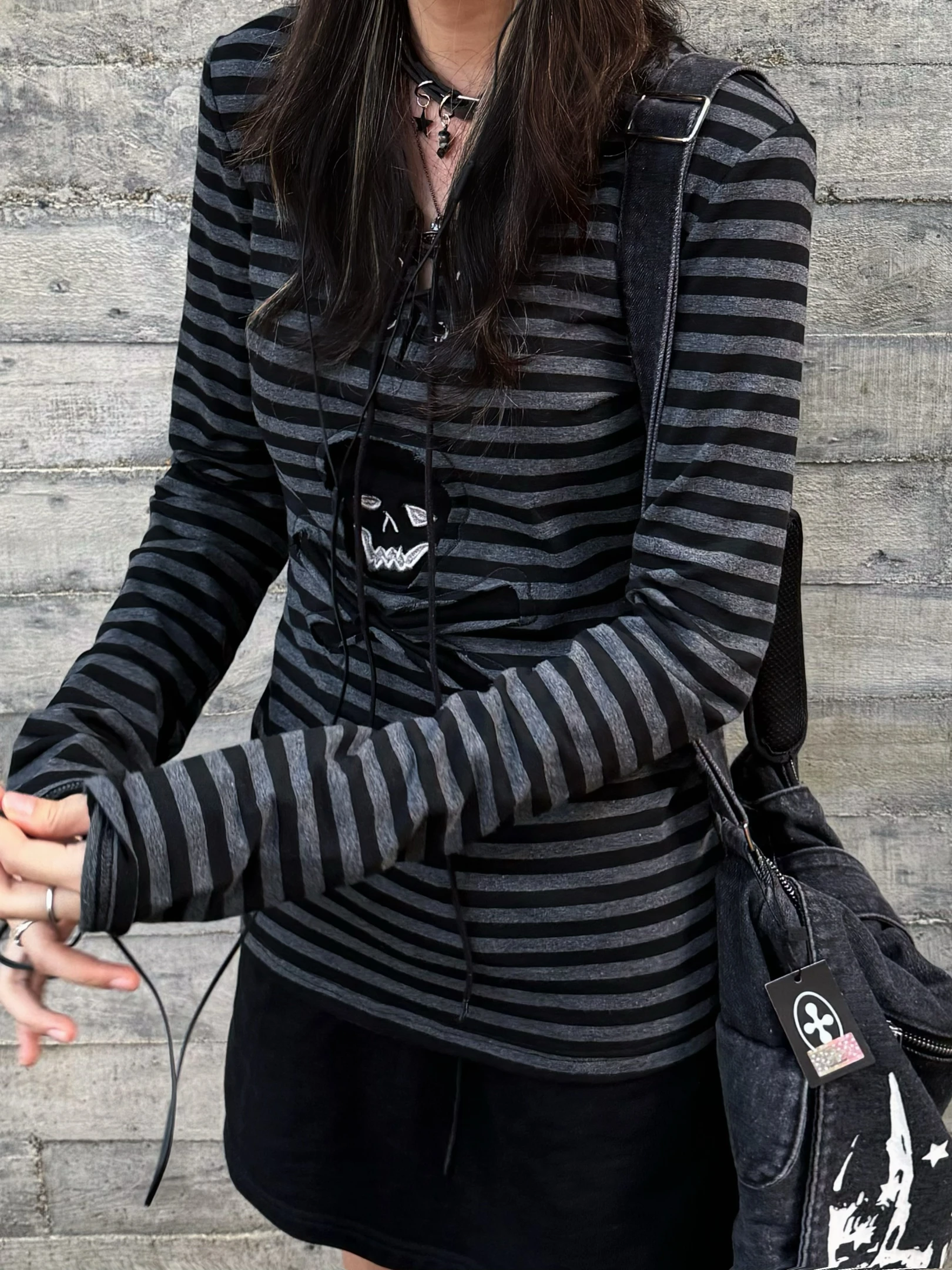 Genayooa Gothic Print T-Shirt Damen Lace Up Gestreifte T-Shirts Y2k Vintage Grunge Tops Punk Style Streetwear Japanische 2000er Jahre Tops – Detail 11