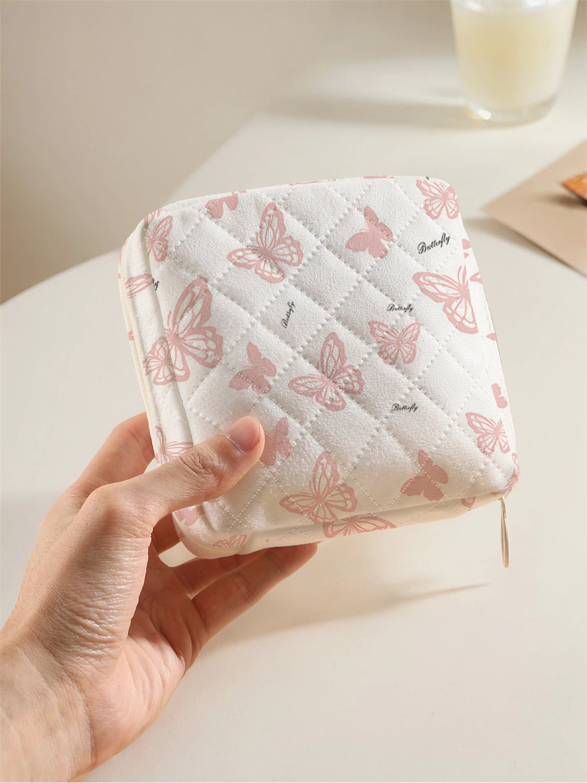 1 portable sanitary napkin storage bag, made of butterfly pattern and diamond mesh material, lightweight women's tissue bag