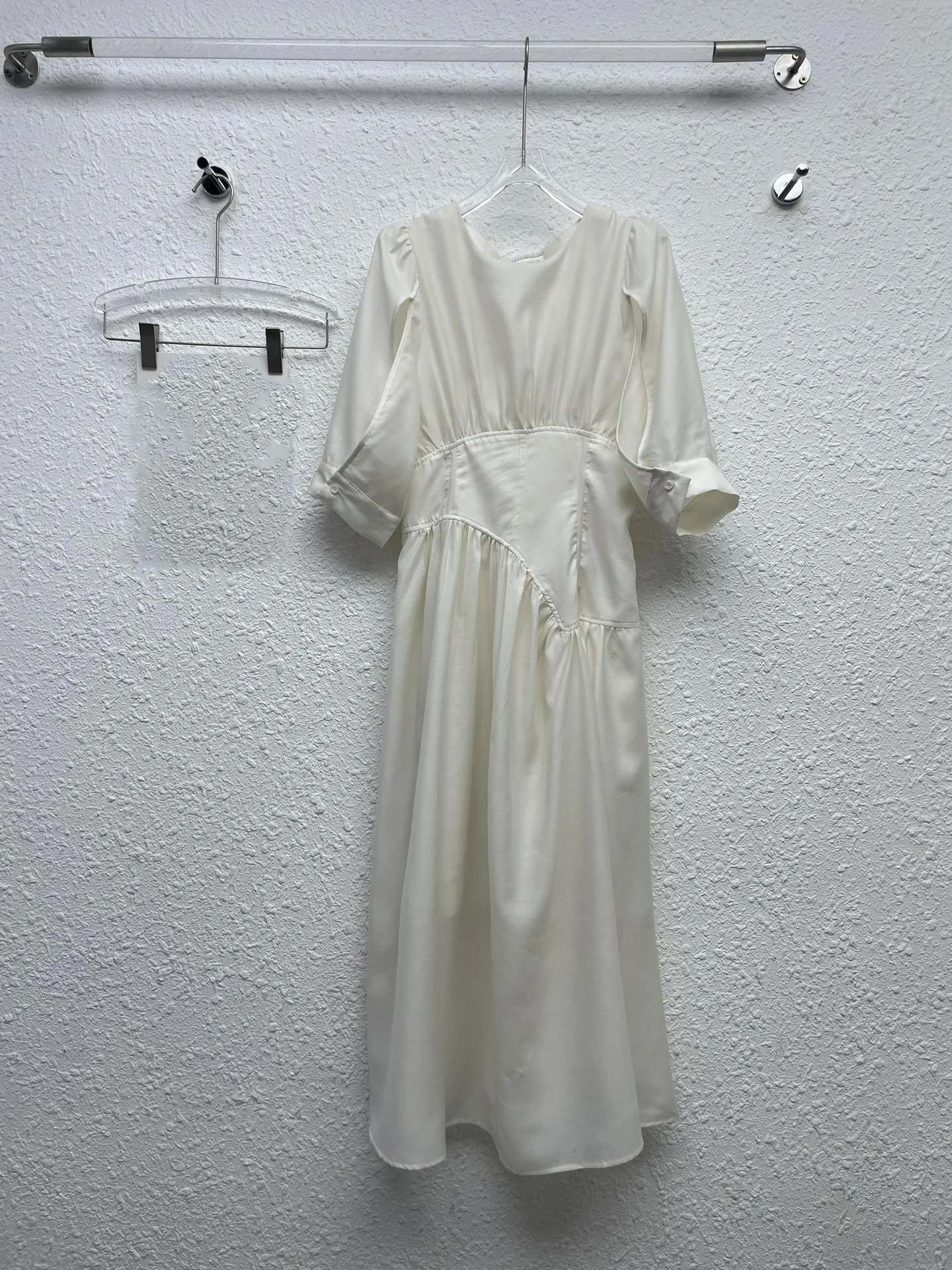 

2023 Classic French round neck waist flowing hemline mid-length dress elegant senior