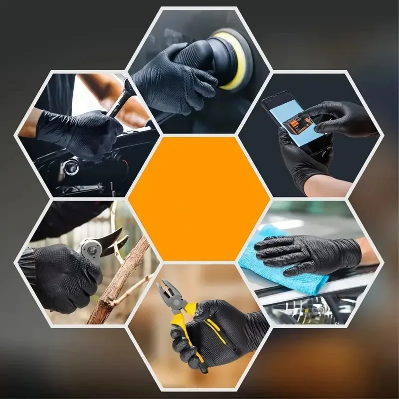 Gants nitrile jetables taille L, mains enfilées illustrant la flexibilité du matériau.