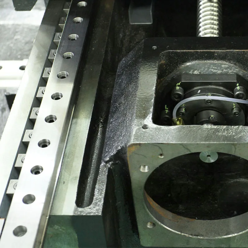 Рисунок 3 - Вертикальный обрабатывающий центр с ЧПУ CMV855E