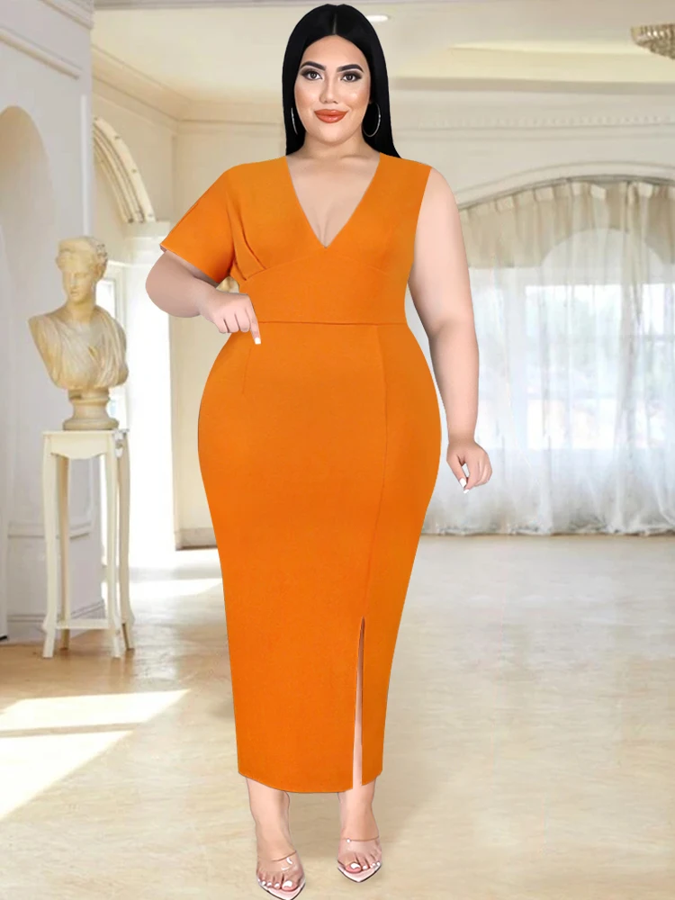 Необычное женское платье с V-образным