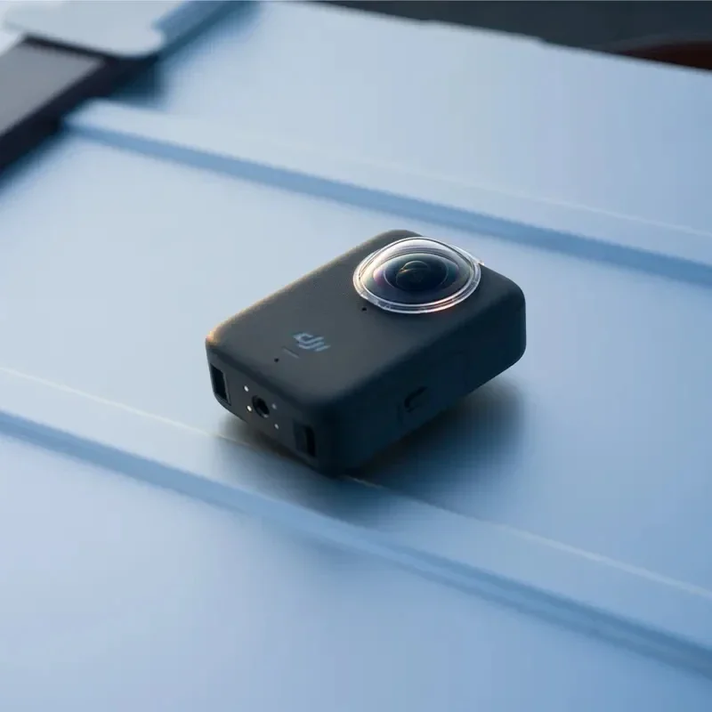 Achetez des protecteurs d'objectif transparents pour DJI Osmo 360, présentés dans leur emballage d'origine, avec les deux unités visibles.