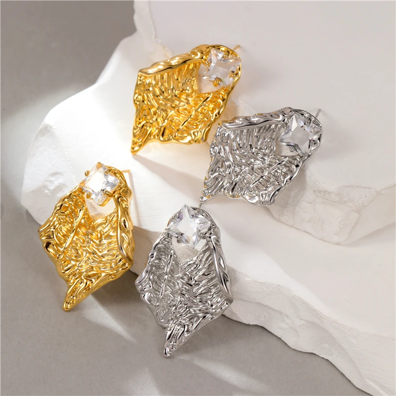 

European Trend New Copper Metal Luxury Design Sense Leaf Earrings For Women Fashion French Retro Girl Jewelry Gifts