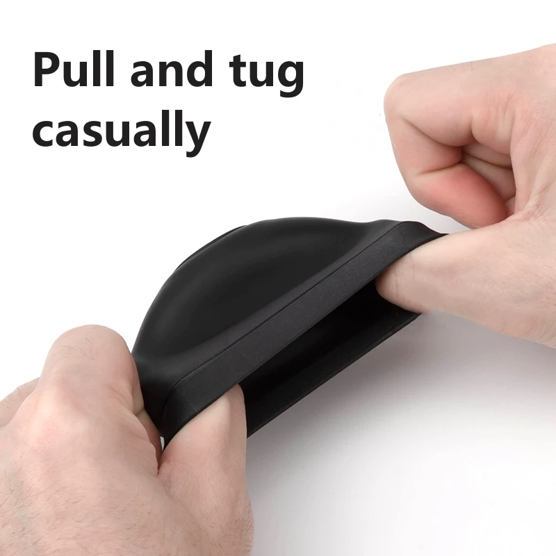 Mano che impugna la copertura cambio in silicone