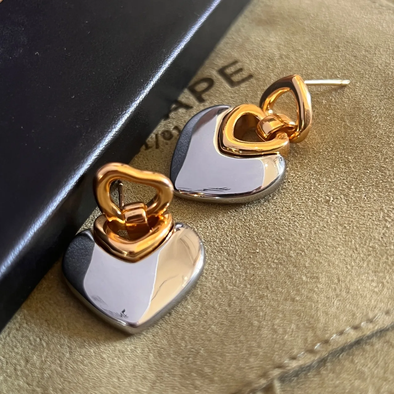 [ILYAND] 韓国アクセ☆925 Silver☆Heart suit Earrings S2fa06ee453ac4b83b0377838f7cd8