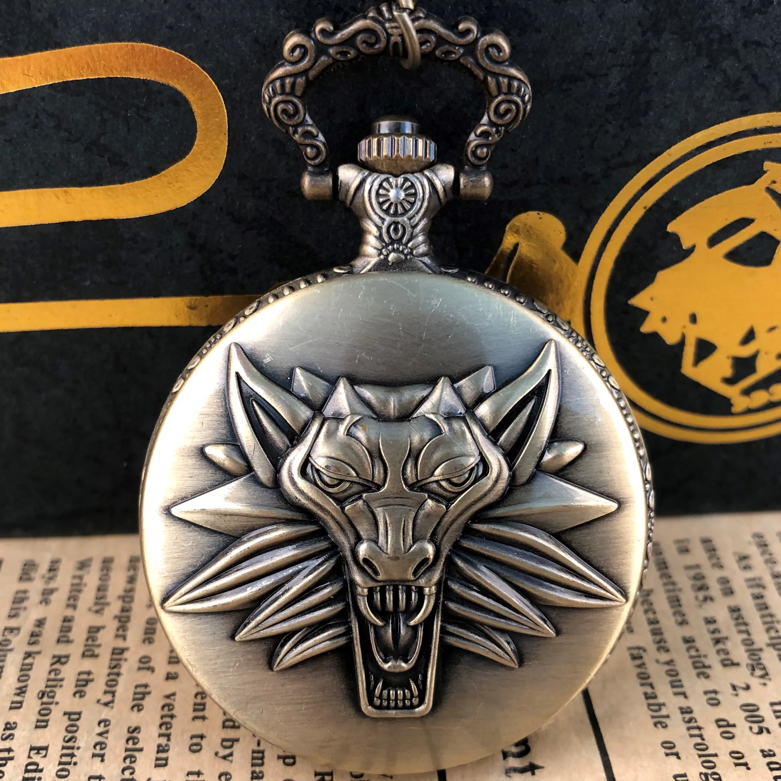 

Exquisite Wolf Head Carved Quartz Wynn Arabic Numerals Necklace Pendant Clock Men Women Student Gifts Popular Jewelry