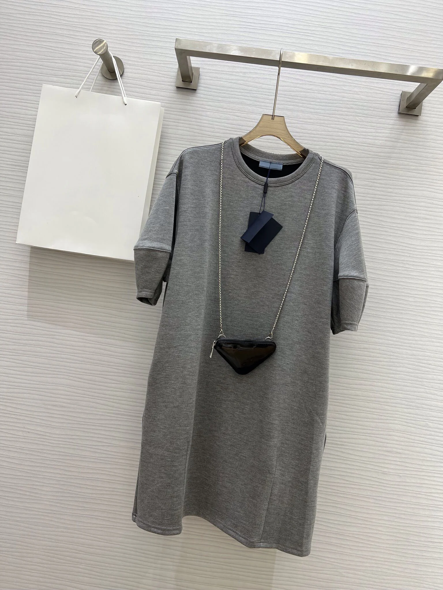 

202323 new casual dress, simple and not simple wind, wide and loose for all kinds of figures are very friendly6.22
