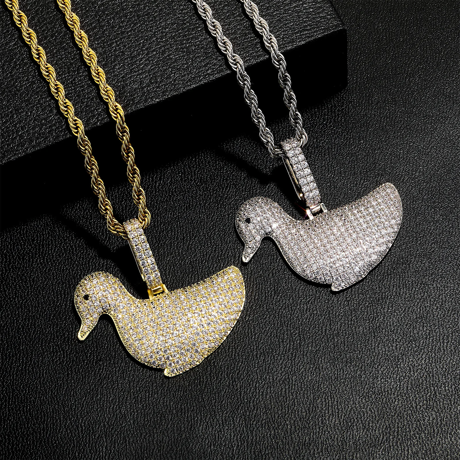 

Tide China Cute Duck 3 Colors Shape Iced Out Bling Bling Pendant Necklace Mirco Pave Prong Setting Fashion Hip Hop Jewelry BP216