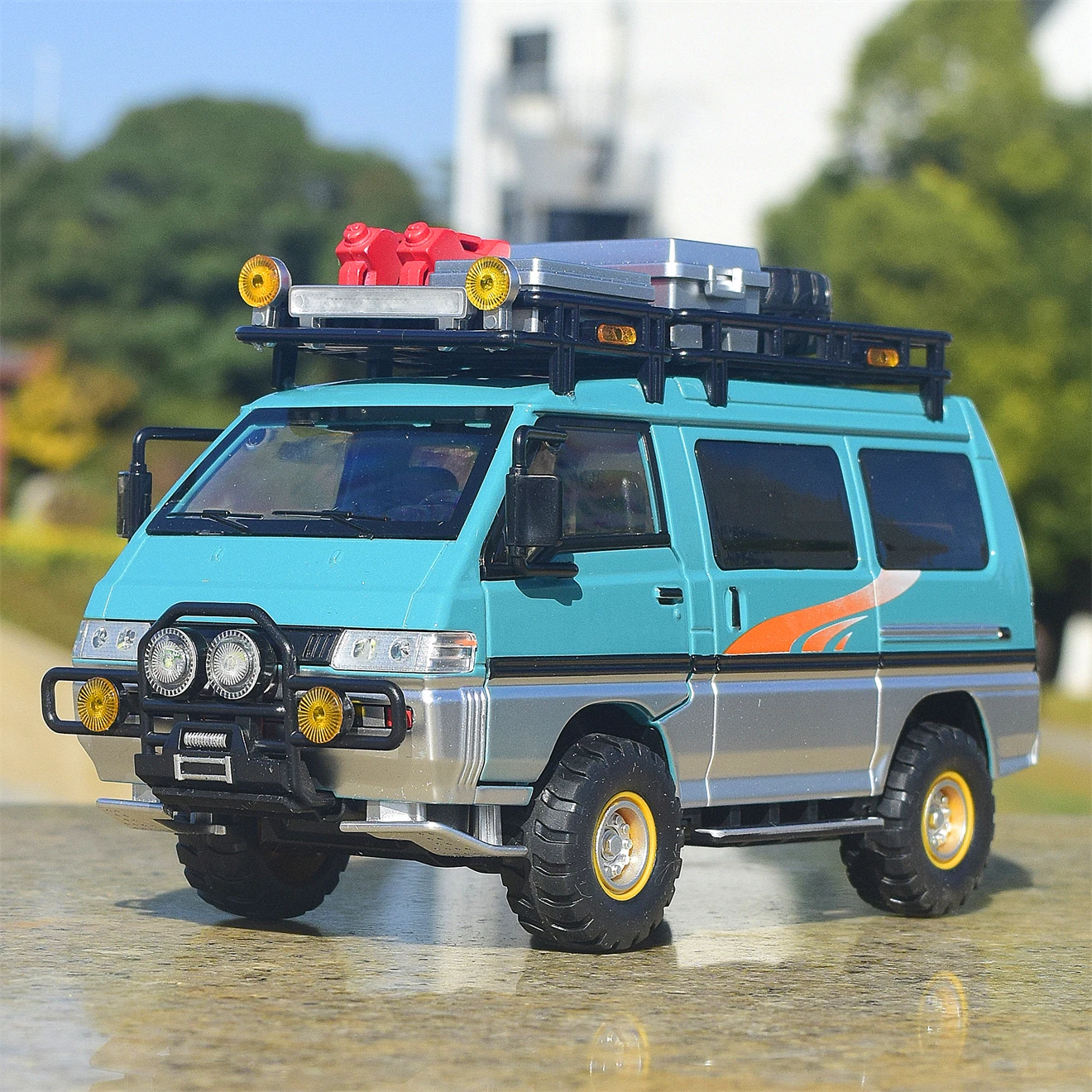 1:24 Delica L300 Modified 4WD Off-road Vehicle MPV Alloy Car Model