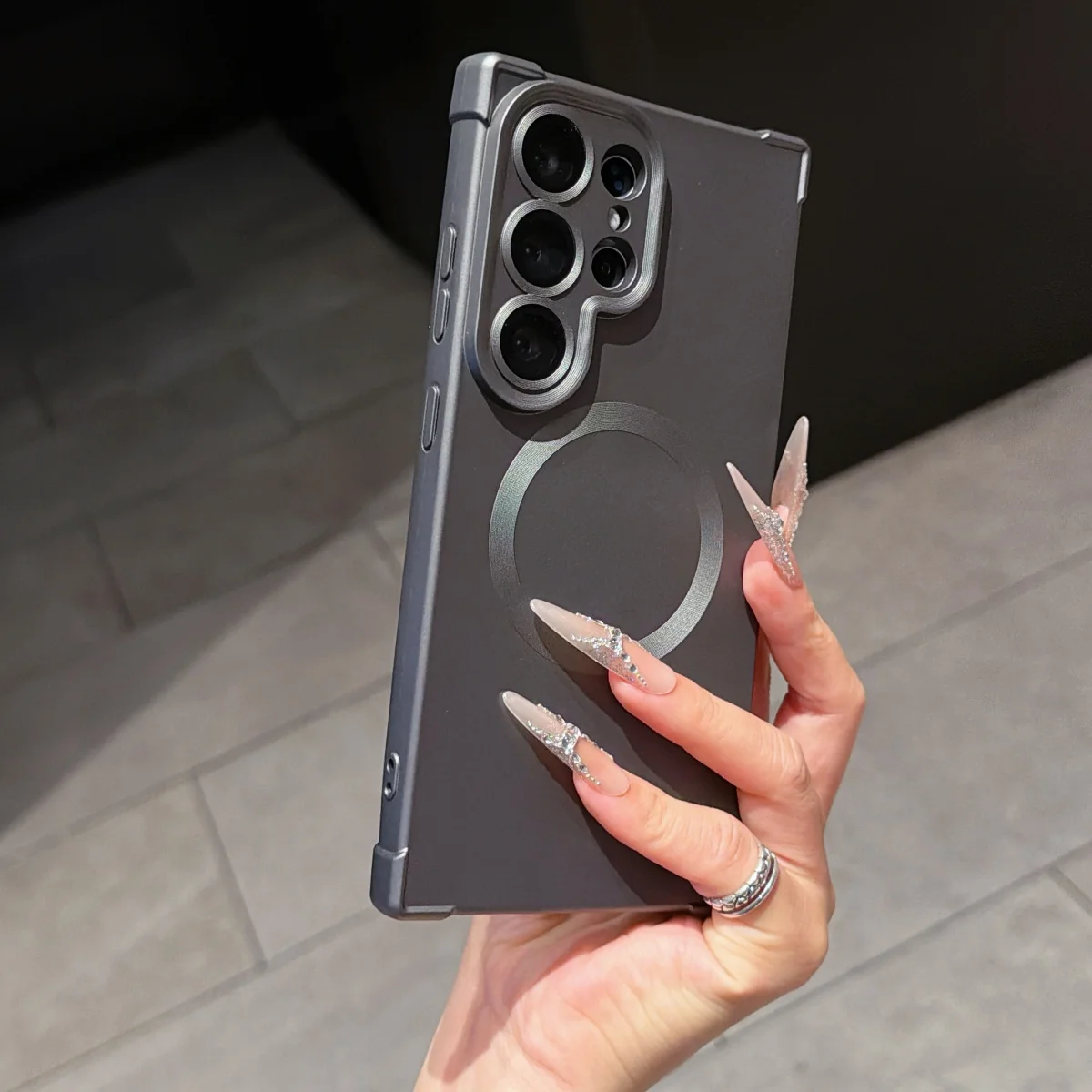 Right Angle Anti-Drop Soft Silicone Shockproof Phone Case with Lanyard and Magnetic Compatibility