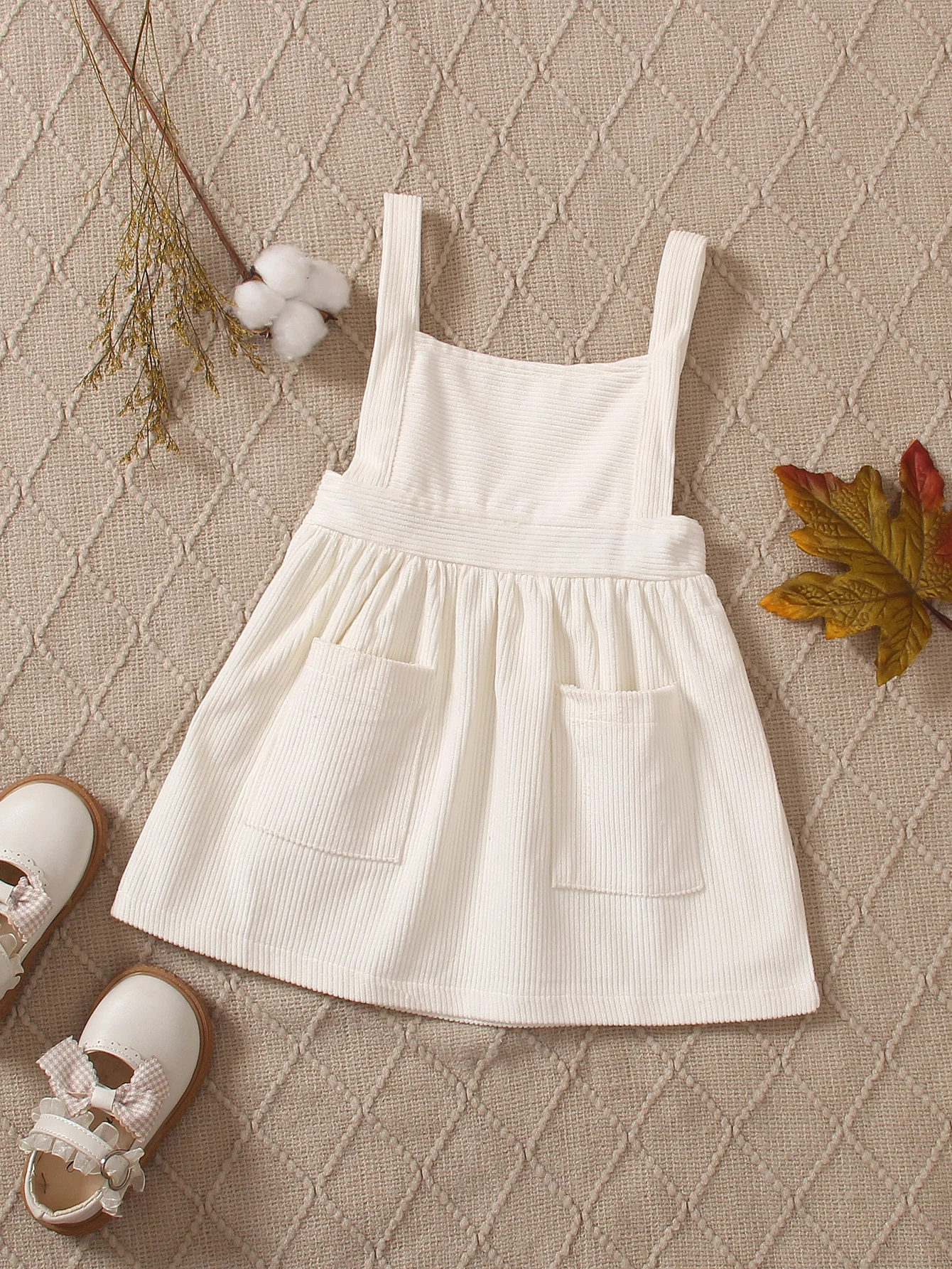 Spot Korean version of the Spring and Autumn Baby Children's Corduroy Dress 100-day-old Baby Girl Forest Literary Vest Skirt