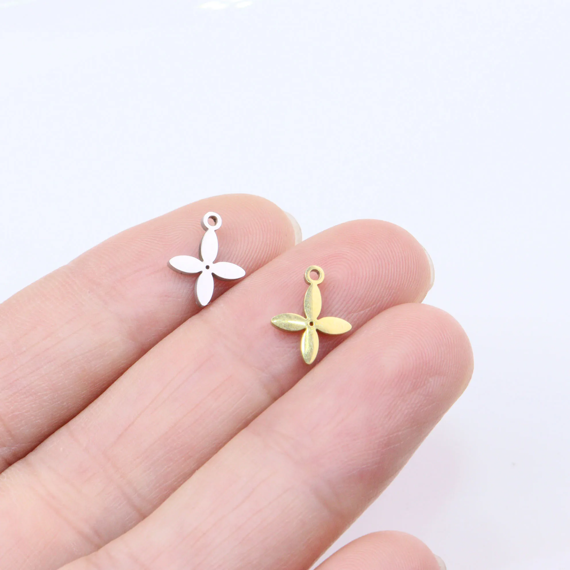 

10pcs Wholesale Stainless Steel High Quality Mirro Polish Flower Girls Charms Pendant DIY Necklace Bracelets Unfading Colorless