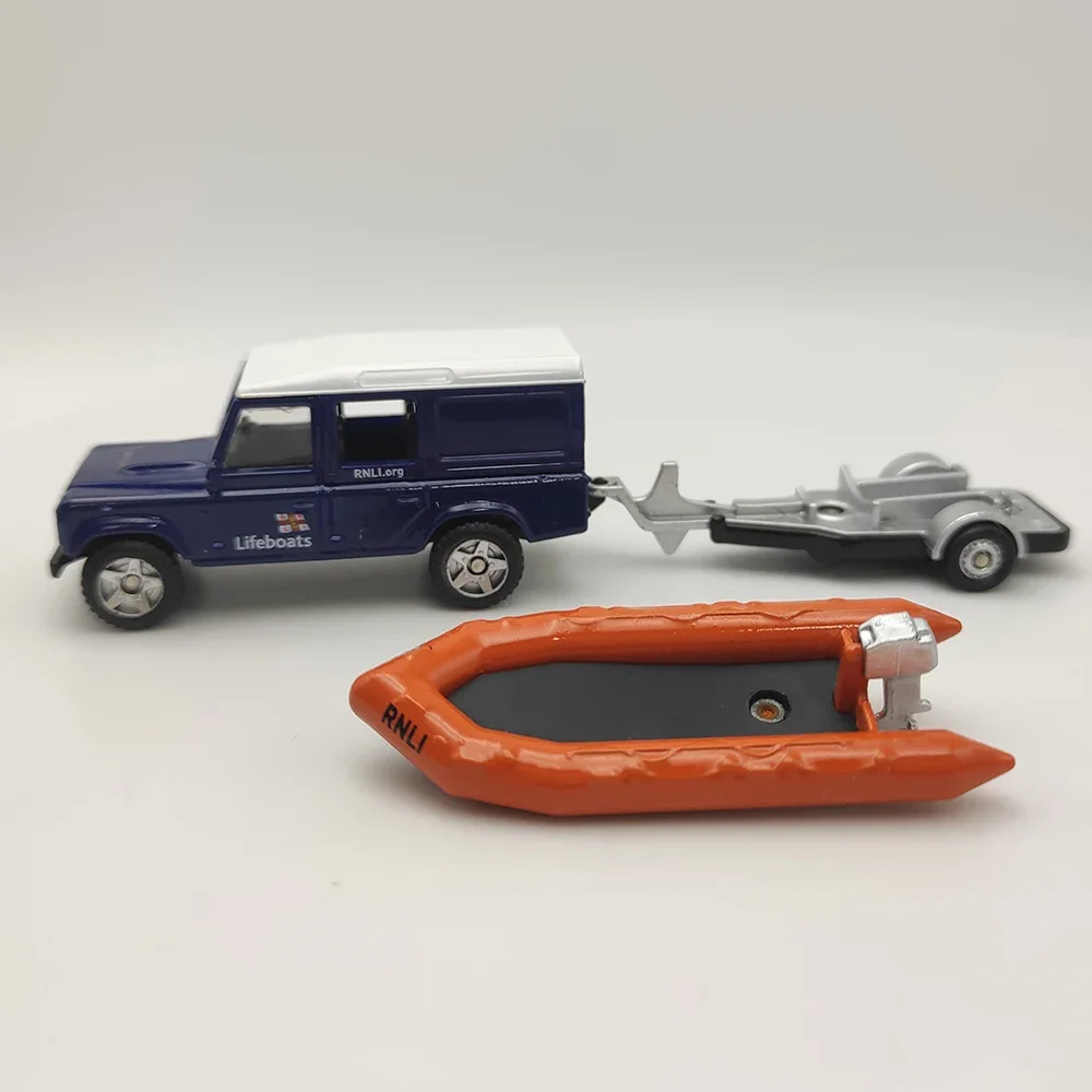 Diecast CORGI 1:64 Scale Rescue Vehicle Land Rover Defender