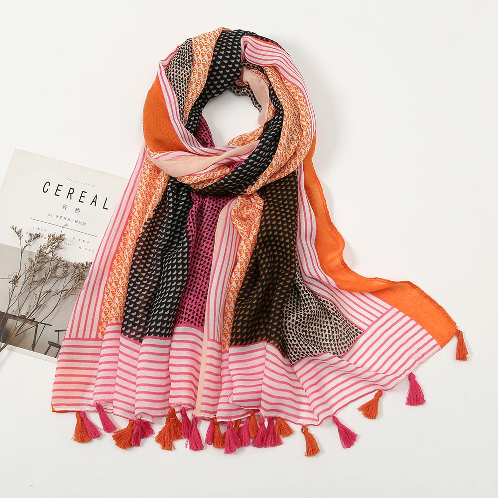 thumbnail image 1 of Bufanda de lino y algodón suave con estampado de otoño e invierno para mujer, bufandas largas con borlas y flores, bufandas tipo hijab de 180 x 90 cm, 1 of 5