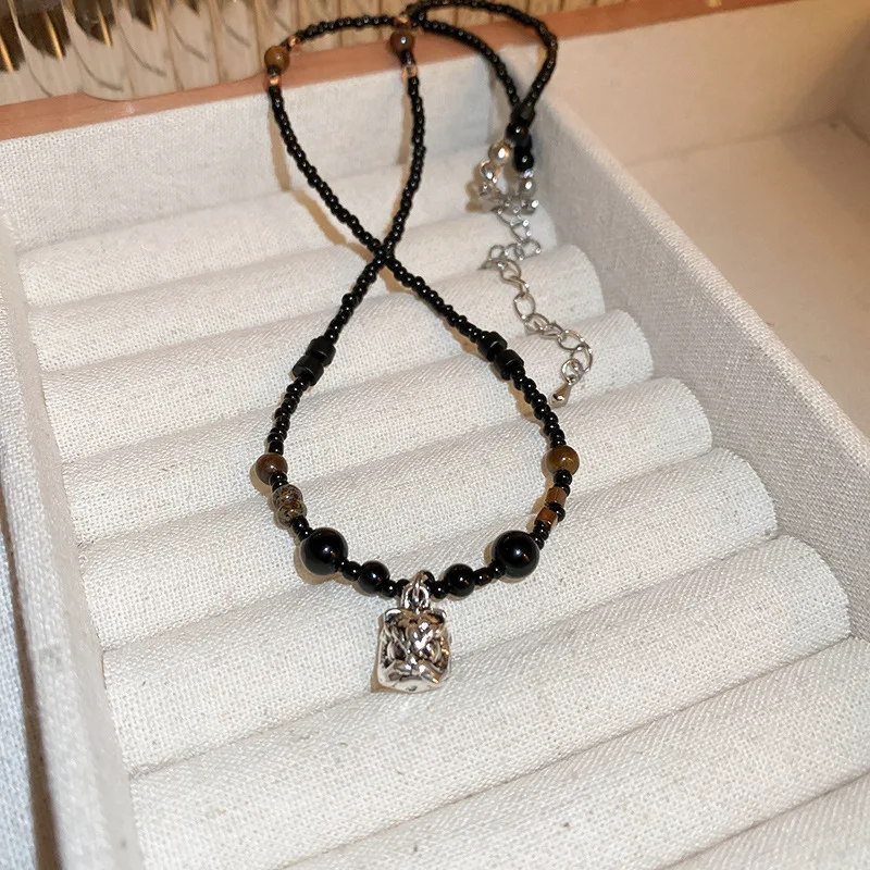 

New Chinese Style Lion Acrylic Bead Necklace National Style Xingshi Niche Clavicle Chain Necklace Female