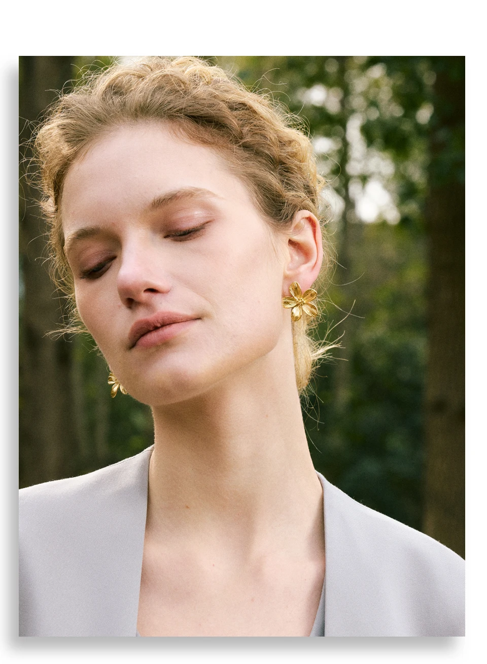 PoisedMe stainless steel flower stud earring – studio shot