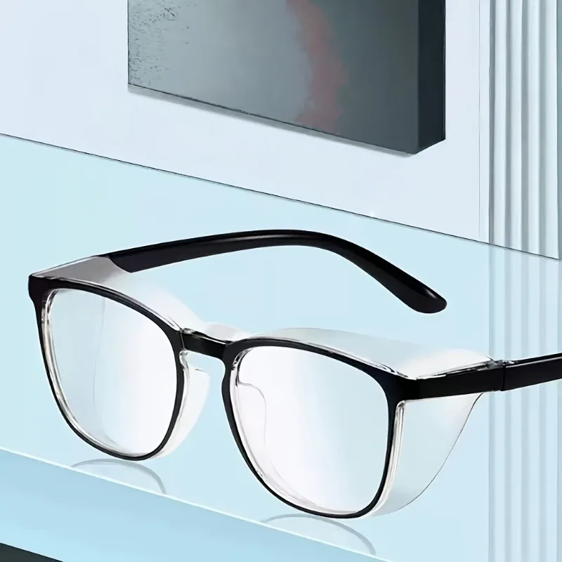Portées par une personne, lunettes de sécurité anti-salive et anti-buée offrant une protection UV400 et anti-lumière bleue.