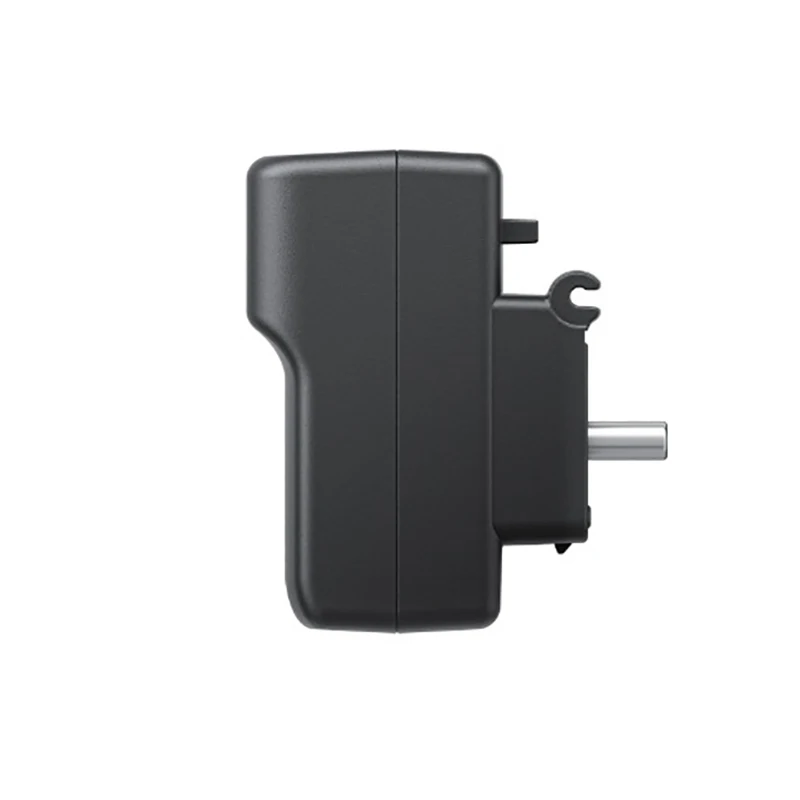 L'Adaptateur Audio Micro pour Insta360 X4 en action sur un support, assurant un enregistrement invisible et stable même en mouvement.