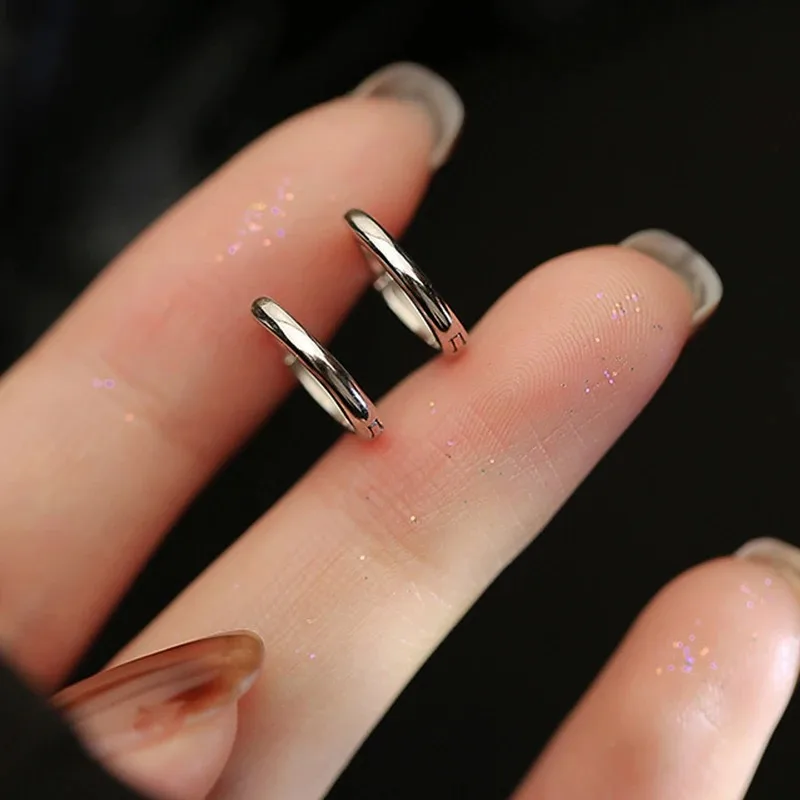 여성 남성용 심플 후프 귀걸이 두께 2.0mm 얇은 링 스테인리스 스틸 다양한 사이즈 유니섹스 귀 연골 피어싱 쥬얼리