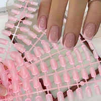 120 faux ongles courts carrés blancs style French, rose nude, forme cercueil, brillants, à presser, couvrance totale, prêts à poser # 2