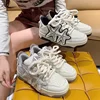 Zapatos deportivos de suela gruesa para hombre y mujer, calzado versátil con cordones y aumento de altura, color blanco, versión coreana, novedad de 2024