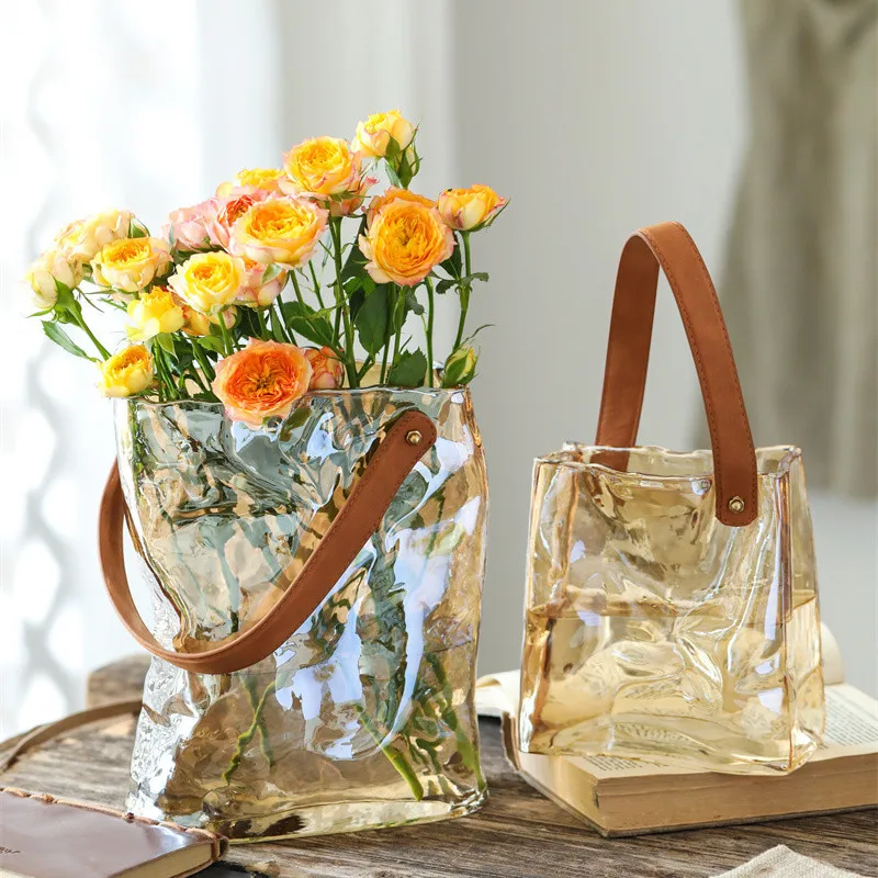 

Light luxury handbag, glass vase, fish tank, fresh flowers, green plants, hydroponic homestay display