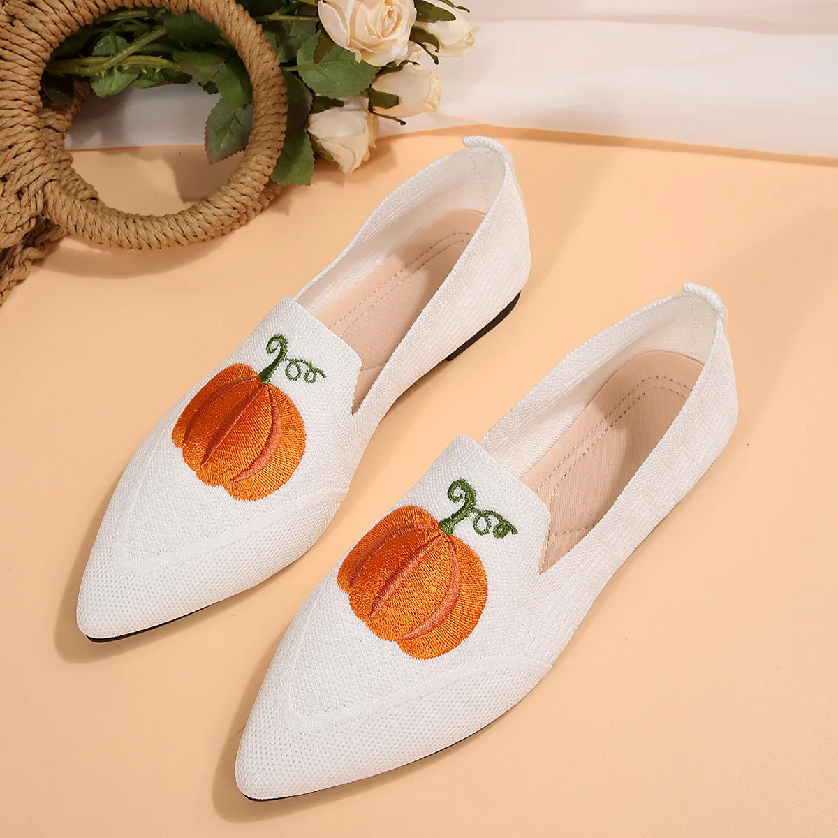 2025 New Large-sized Pointed-toe Embroidered Shallow Opening Single Shoes for Women, Low-top Embroidered One-step Women's Shoes
