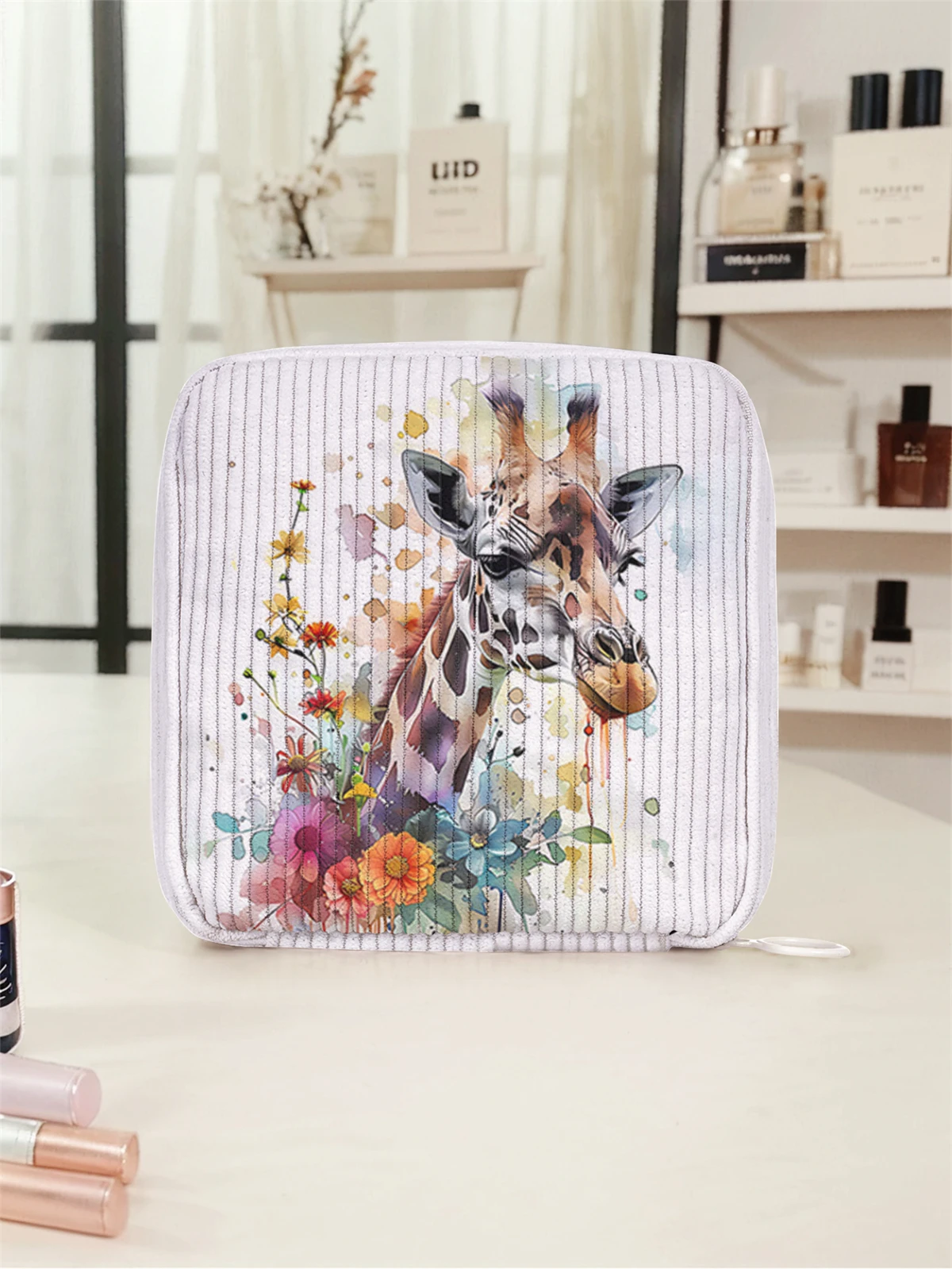 Cartoon giraffe pattern printed sanitary napkin storage bag, women's lightweight tissue bag, sanitary tissue bag