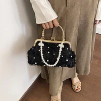 Sac à main élégant à motif floral avec fermoir Kisslock, sac à bandoulière pour femme avec perles et sangle métallique, idéal pour mariage et soirée, sac bandoulière à chaîne élégante 2026 4