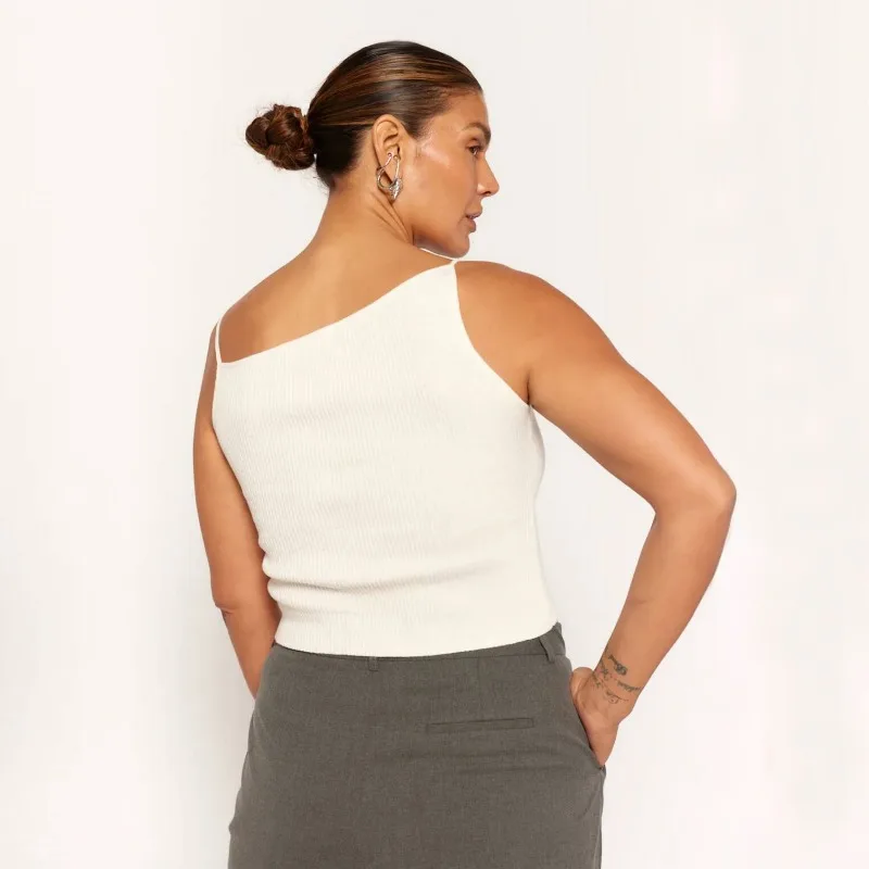 Camiseta negra de moda acanalada para mujer, jersey de espagueti, informal, de retazos, sin mangas, verano 2025, top ajustado para mujer