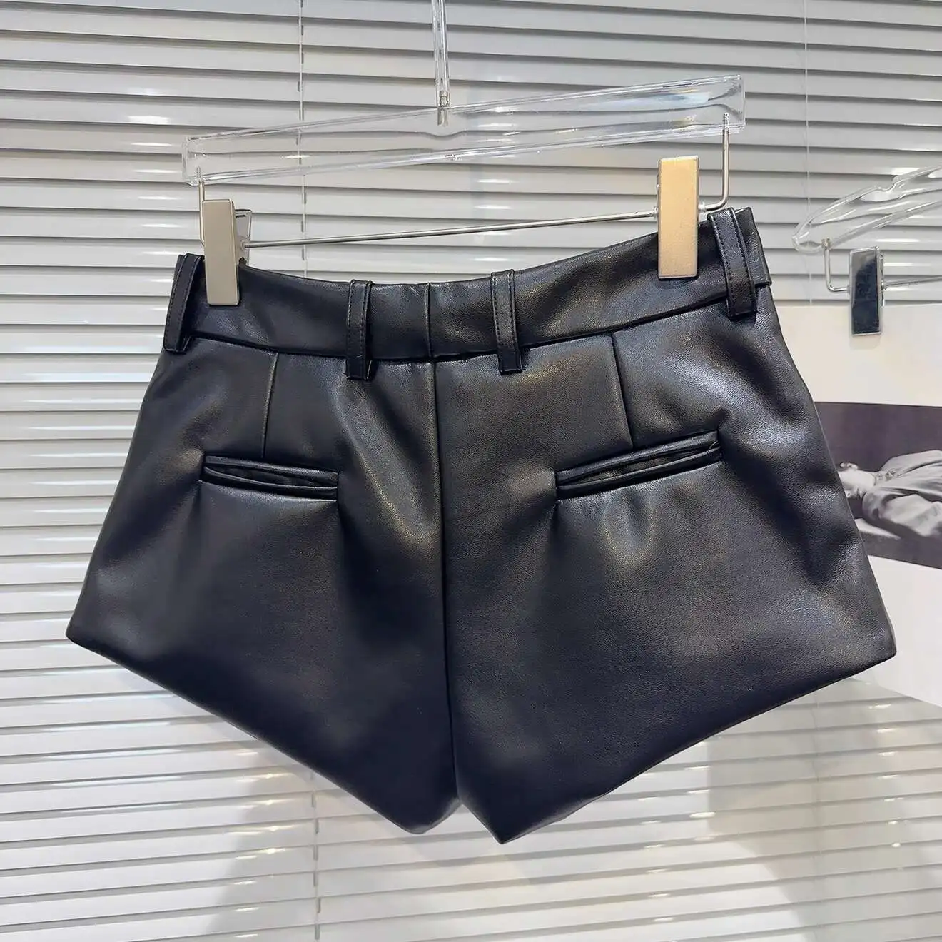 DEAT 2026 Spring New Items PU Leather Solid Color High Waist Shorts For Women Temperament Short Pants Female Fashion 11A02227