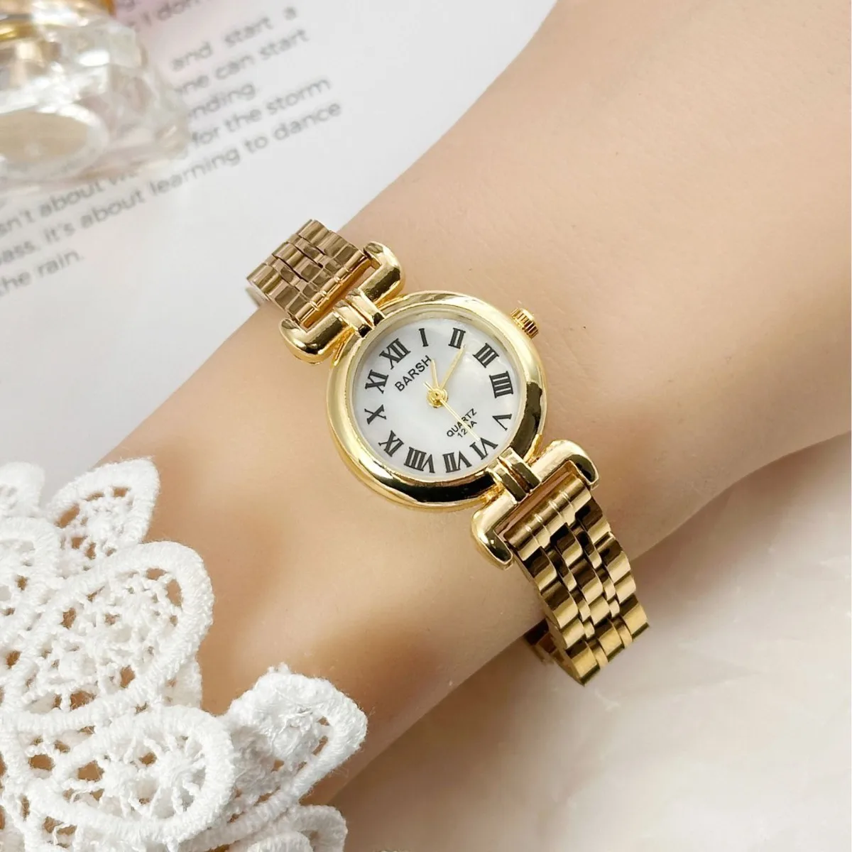 Elegant Women's Gold Steel Strap Quartz Watch - Luxury Fashion Timepiece