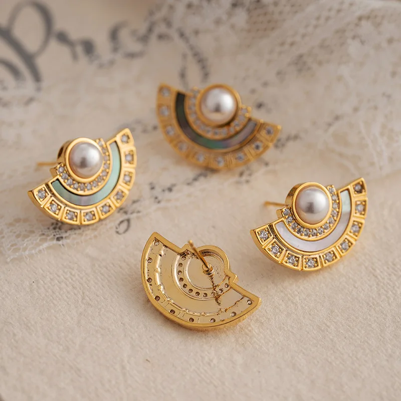 Light luxury medieval vintage imitation pearl stud earrings for women