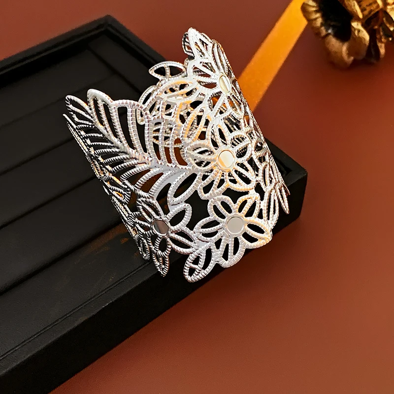 Geometric Alloy Bracelet for Women - Image 38