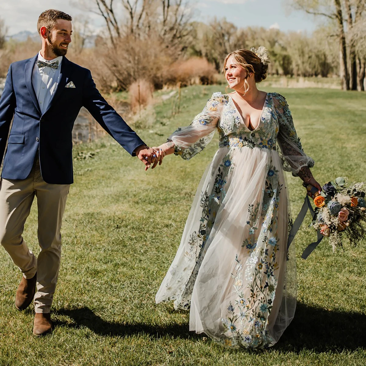 Plus Size Long Bishop Sleeves Green Wedding Dresses Backless Embroidered  Blossom Customized Brush Train V Neck Bridal Gowns