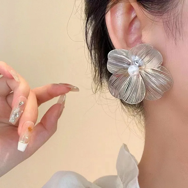 Large Flower Pearl earrings for women luxury design study earrings for women Korean fashion jewelry accessories Christmas gift