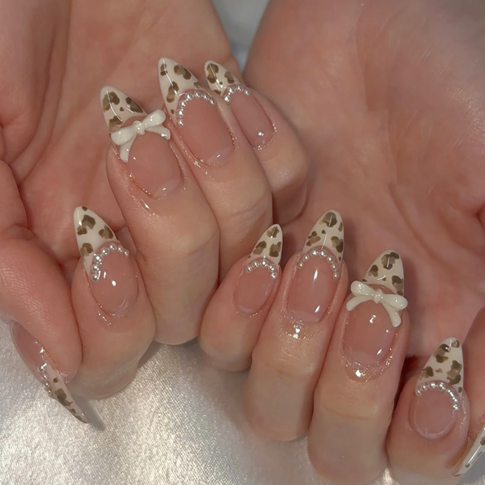 Fake Nails 24Pcs French Style 3D Bowknot Designs Short Square Press on Nails Sweet Korean Fashion for Women Girl