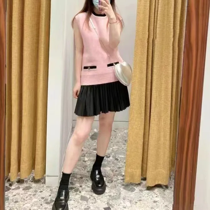 

2024 Spring New Women Contrast Color Pink Vest Sweater O-Neck Sleeveless Ladies Sweet Knitwear with Buttons Pullover Top