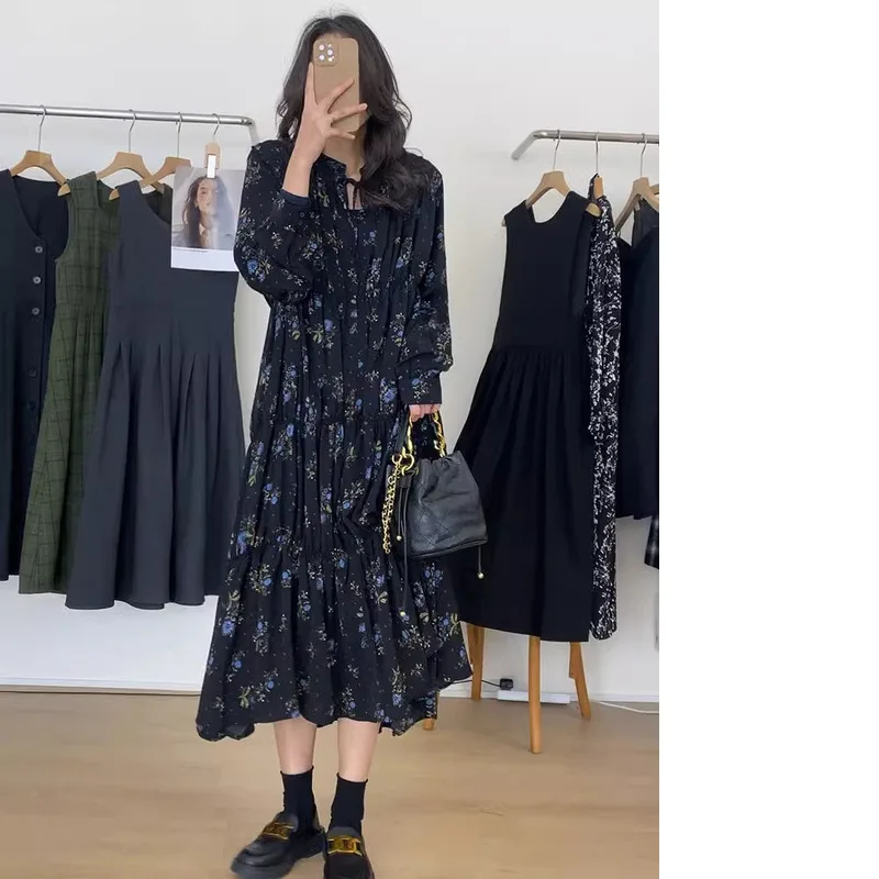 Robe à fleurs noire de Style Hepburn haut de gamme pour femmes, début du printemps 2024, nouveau col en v, taille haute, jupe longue à bas ample_voghion.com