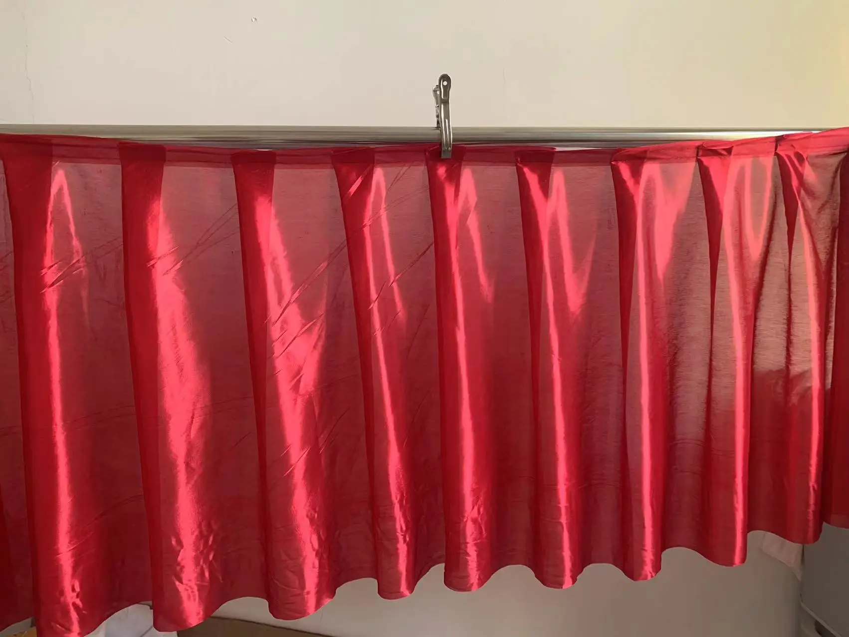 With Clips White Pleated Table Skirt Wedding Backdrop Curtain Table Clothes Cover Wedding Stage Skirting Cloth Event Party